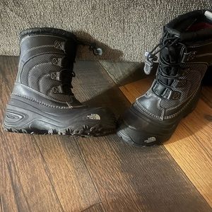 little Boys size 1 the north face snow boots